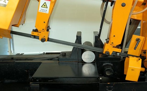 乐昌数控带锯床自动送料精度会出现偏差吗？