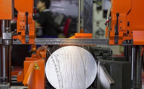 乐昌立式金属带锯床切削出现跑带故障解决方法！